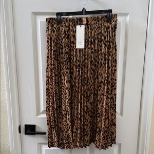 Chic Leopard Print Midi Skirt